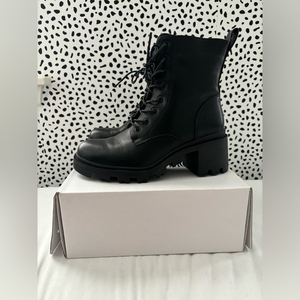 Dream Pairs Boots / Black / Size 7